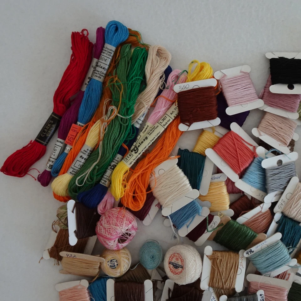 Lote de 100+ tarjetas numeradas de hilo de bordar muchos colores Foto 2 de 4