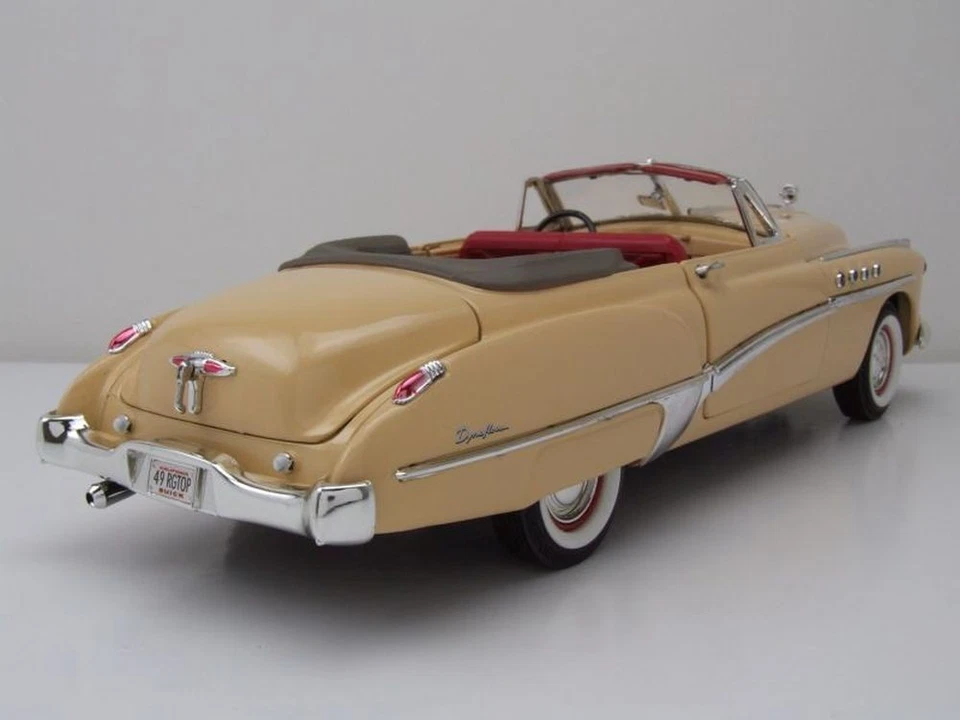 Buick Roadmaster Convertible 1949 Crema Modellino 1:18 MotorMax - Immagine 2 di 4