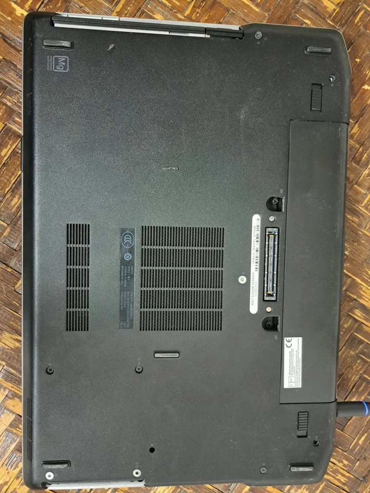 Dell Latitude E6320 · i5-2520M · 6GB · 238GB, Foto 3 von 5