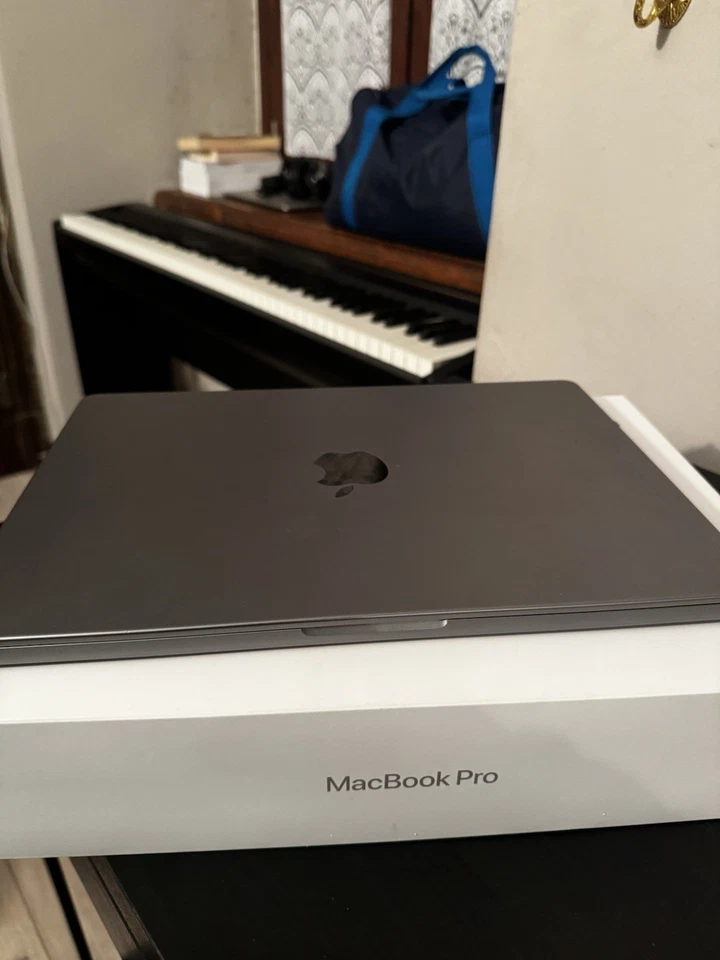 Apple MacBook Pro 14" M3 · 16GB · 1TB, foto 1 di 5