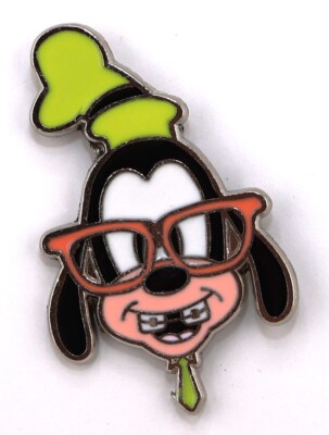 Disney trading pin goofy nerd face