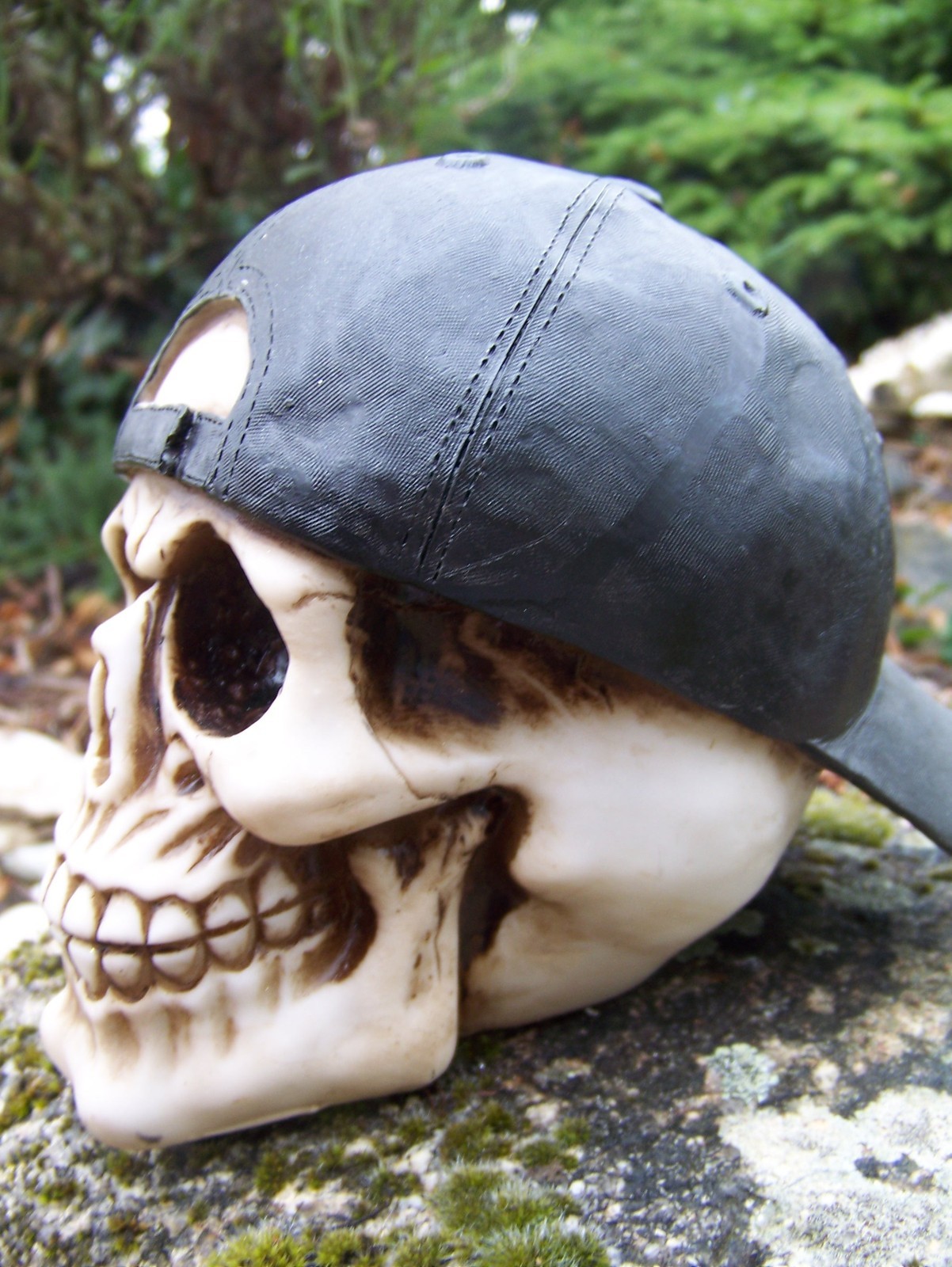 Statue crâne tête de mort avec casquette rappeur HF1568 figurine en résine de collection