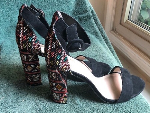 suede/strappy/block heel/mosaic pattern 