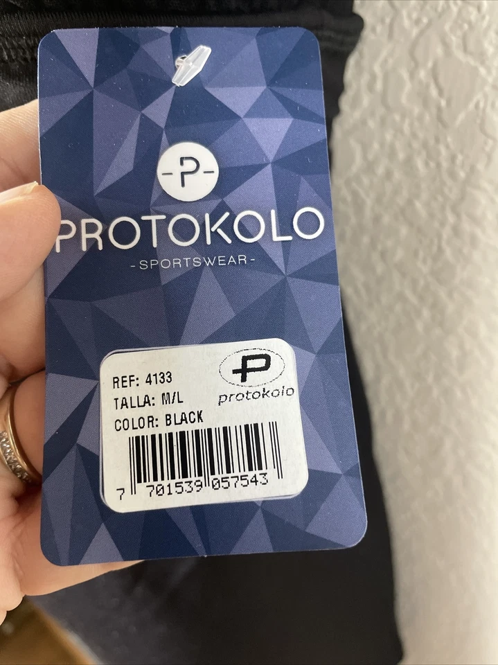 Top Protokolo de malla en capas negro talla M/L Foto 3 de 4