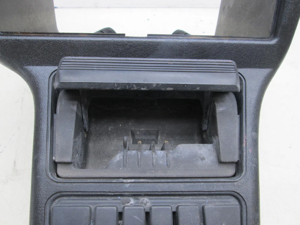 Volkswagen Fox 87-89 3078632411 radio consola central negro (USADO) Foto 3 de 4