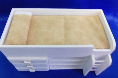 Cama loft miniatura para casa de muñecas escala 1:12 con escalera/beba/estante para libros (bronceado) #2480 - Imagen 7 de 7