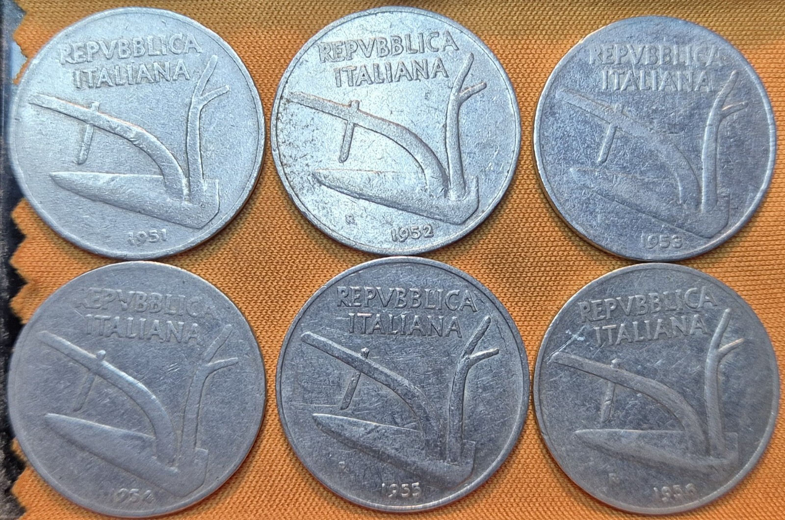 Foto 1 di 8