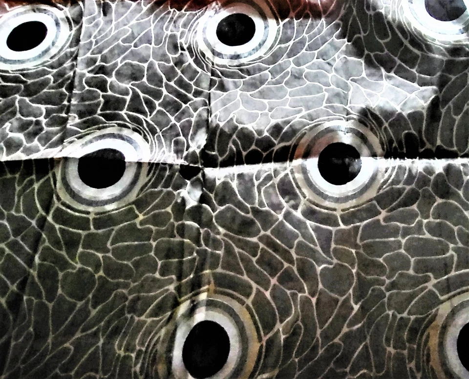 INNA Taffeta GREY WITH A GREEN TINT/GOLD 2 SIDE Remnants SIZE W 26" x 2yd.10" - Image 3 of 4