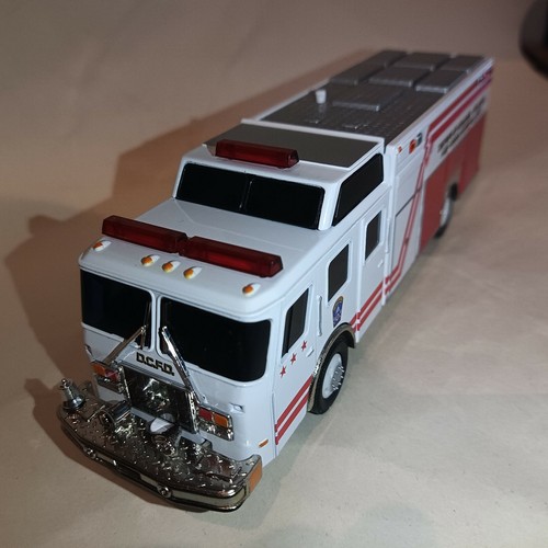 Corgi 1/50 Diecast Model Truck 52204 - E-One Rescue - Washington DC ltd Boxed - Picture 5 of 11