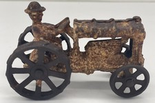 Vintage ARCADE FORDSON CAST IRON TOY TRACTOR