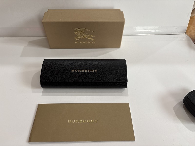 BURBERRY Glasses Black Hardshell Case magnetic Closure/box/booklet - Pre Owned