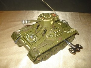 Char d'assaut M-71 militaire jouet vintage en tôle, fabriqué au Japon par MODERN TOYS - Collection