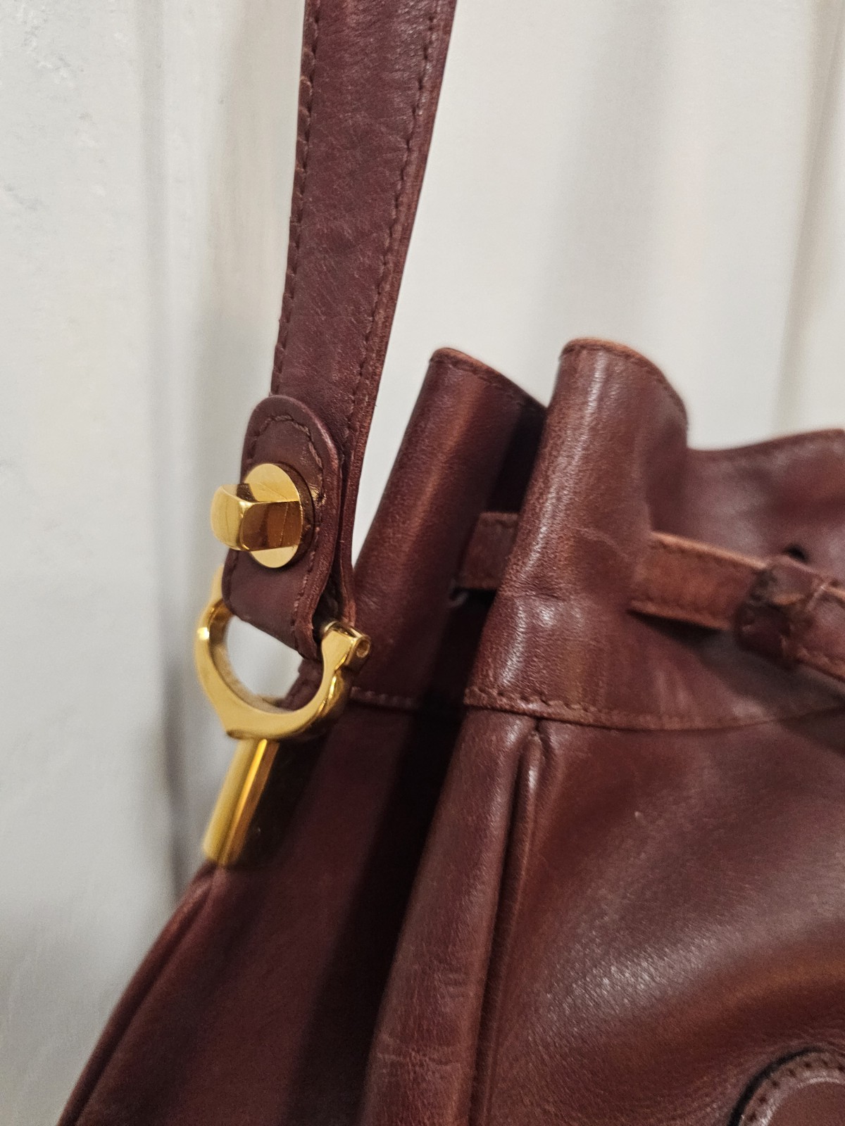 ​VINTAGE Must de Cartier Burgundy Leather Bucket Bag - Rare image 10