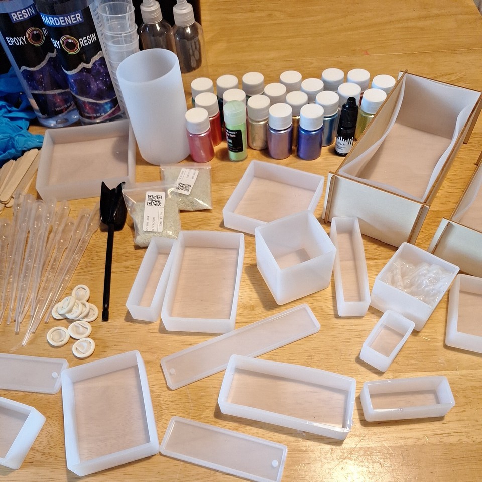 HUGE Epoxy Resin KIT job Lot /Bundle /resin moulds/pigments eBay