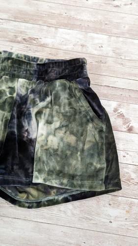 Freshman Girls Size S Green Black Flat Front Tie Dye Elastic Waist Sweat Shorts - Picture 3 of 9