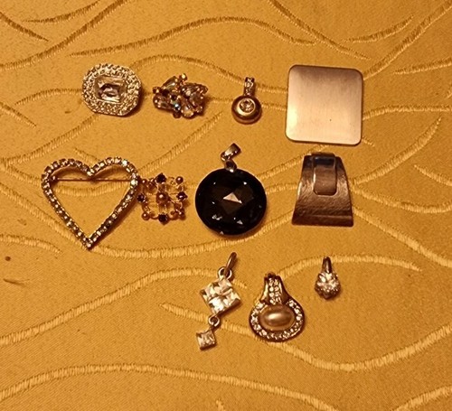 SCHMUCK KONVOLUT Schmuck Anhänger Broschen 11 Teile