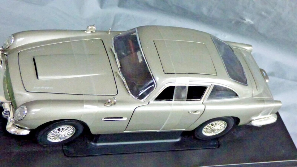 Goldfinger 1:18 Aston Martin DB5 Bond 007 Gadgets Carro Sem Tempo Para Morrer Craig - Imagem 2 de 4