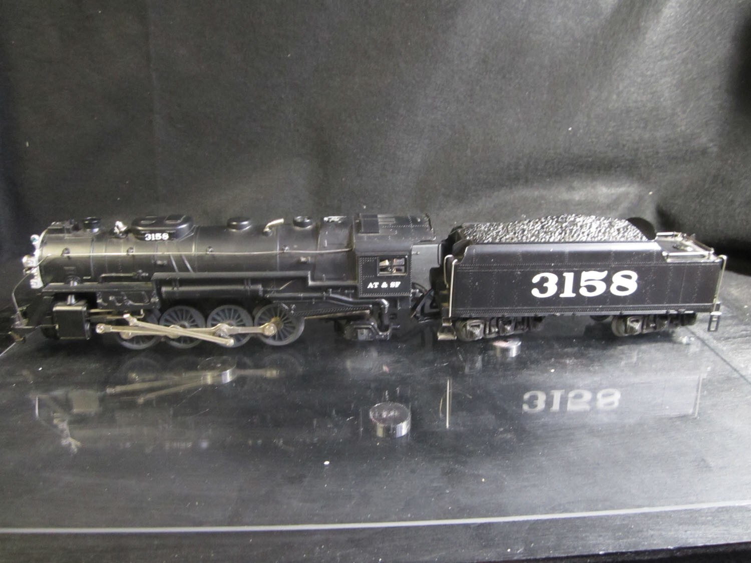 Santa Fe 2-8-2 Mikado O Gauge Steam Locomotive Diecast Model by Lionel 18034