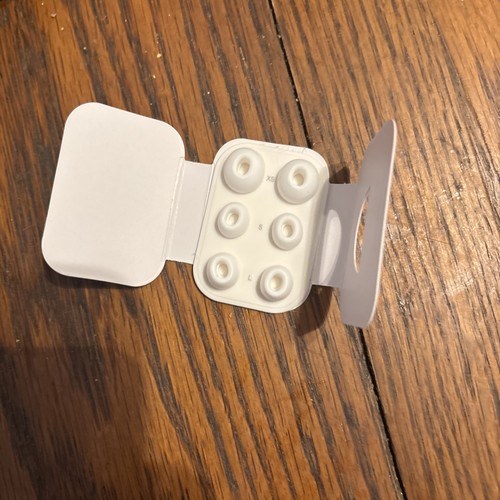 Apple AirPods Pro 2nd Generation with MagSafe Wireless Charging Case (USB‑C)... - Photo 4 sur 5