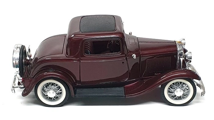 Road Signature 1/18 Scale 2625J - 1932 Ford 3-Window Coupe - Maroon - Image 4 of 4
