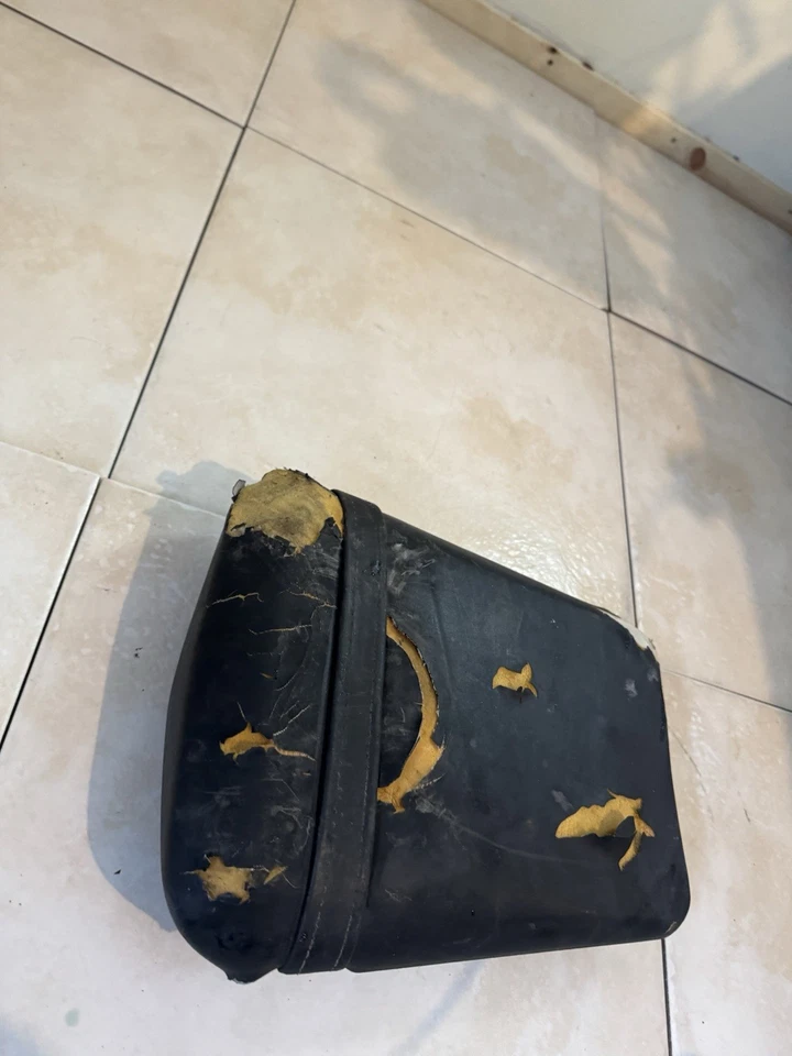 2002 yamaha r1 Rear Seat - Image 4 of 4