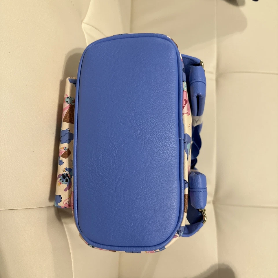 Mini Mochila Loungefly Disney Parks Stitch & Angel In Love - NUEVA CON ETIQUETAS Foto 4 de 4