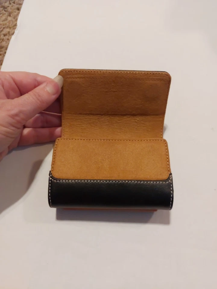 NEW Lowepro Sorrento 20 Camera Case w/Suede Lining Black - Image 2 of 4