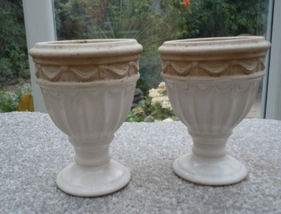 Paar kleine Urnenvasen aus Keramik 12 cm hoch 9 cm breit