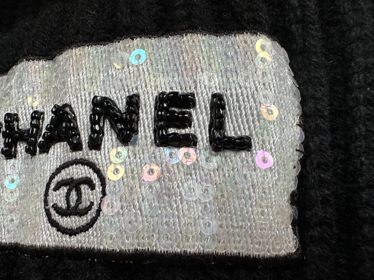 MIB 100%AUTH Chanel 23K Black Cashmere Beanie Hat with MIB 100%AUTH Chanel 23K Black Cashmere Beanie Hat with