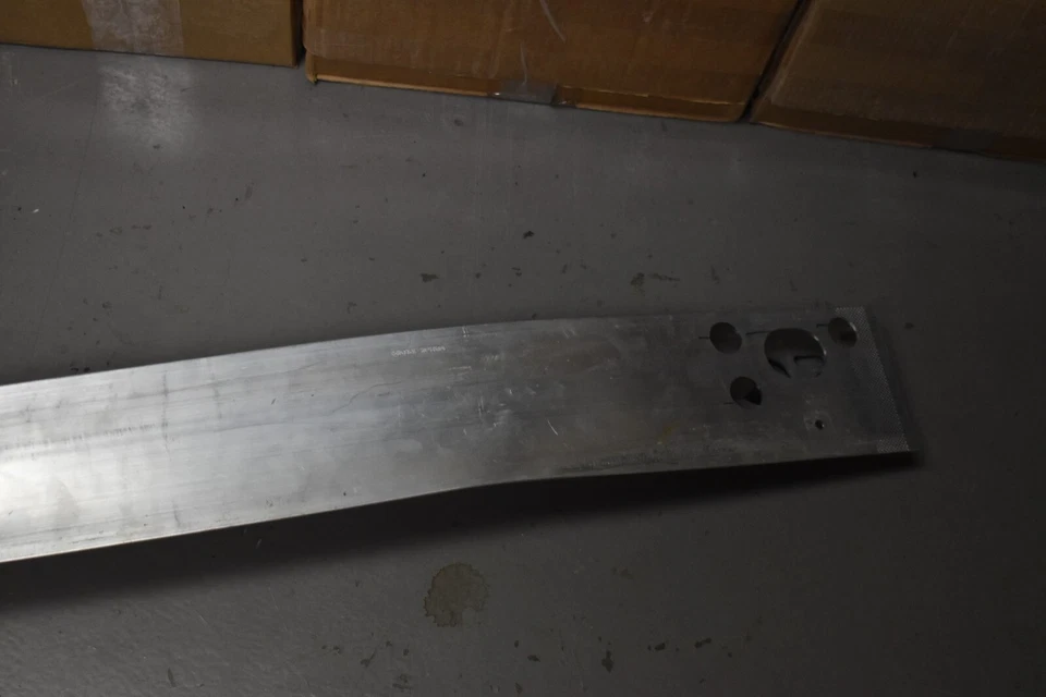 Barra de refuerzo delantera Nissan Leaf S 2013-2017 OEM de fábrica Foto 3 de 4