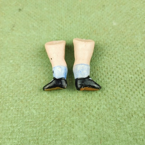 Antique dollhouse doll legs, wire fixing, 1.4" / 35 mm, porcelain, blue socks - Picture 5 of 6