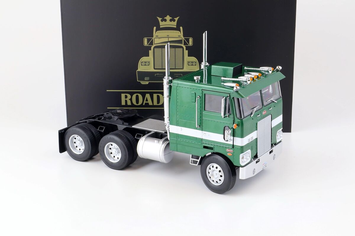 1:18 Road Kings Truck Peterbilt 352 Pacemaker 1977-1979 1:18 Road Kings Truck Peterbilt 352 Pacemaker 1977-1979