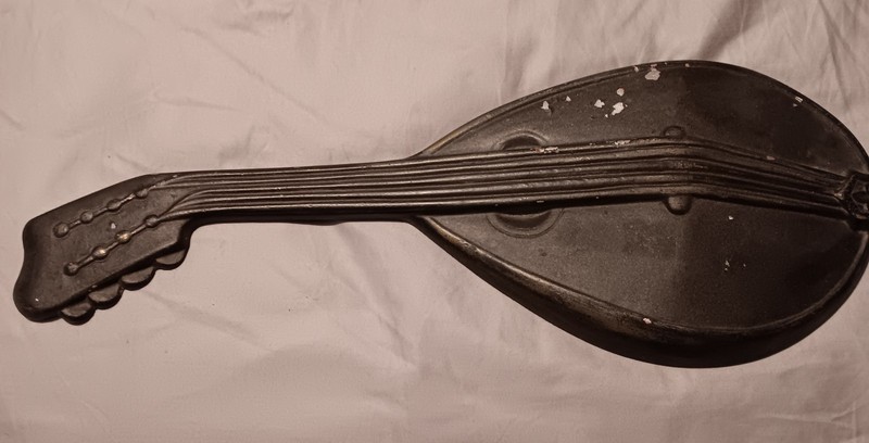 Vintage Royal Cast Metal black Mandolin Wall Hanging 17 Inches Tall
