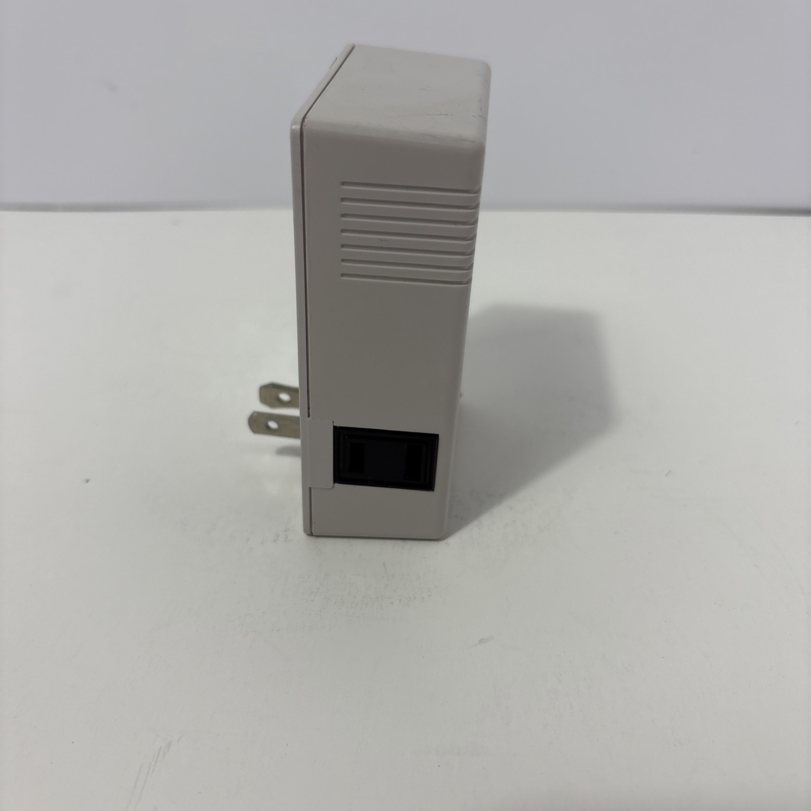 Westek Model RFA-110 Indoor Wireless Remotely Operated Switch Receiver Only 