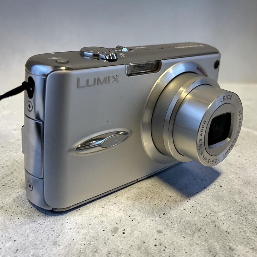 Panasonic LUMIX DMC-FX01-S シルバー デジタルカメラ カメラ
