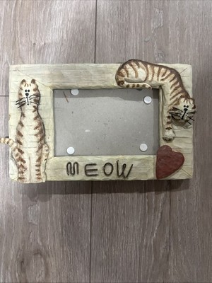 Cute Connoisseur 3D Cat Picture Frame 4 x 6 Inch Meow Heart
