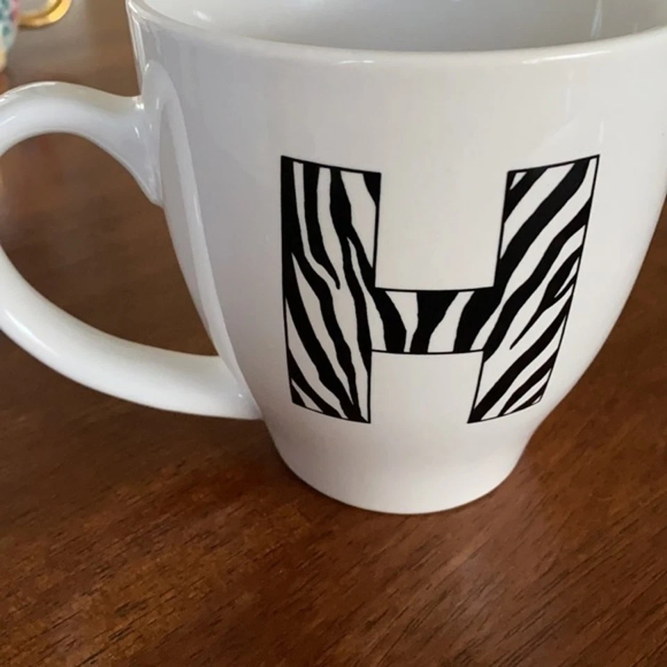Taza Cerámica Monograma H Cebra Gran Tamaño Blanco Negro Estampado Animal Inicial Grande Foto 4 de 4