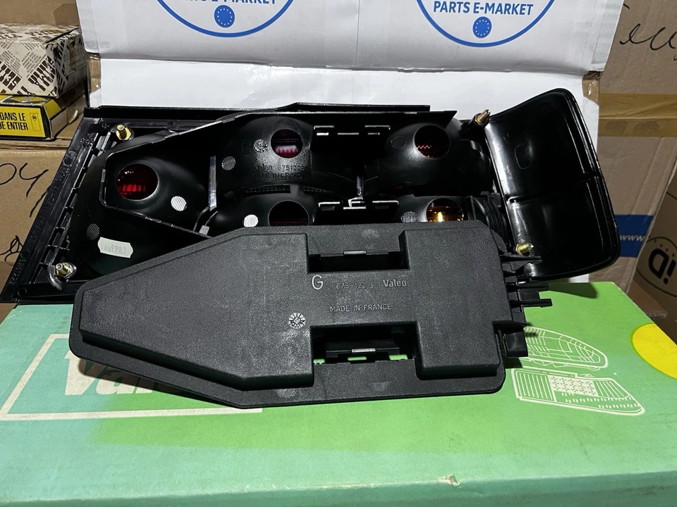 PEUGEOT 405 - 6/87-6/92 - FEU ARRIERE GAUCHE Complet - VALEO 082068 Rear Light - Photo 3/4