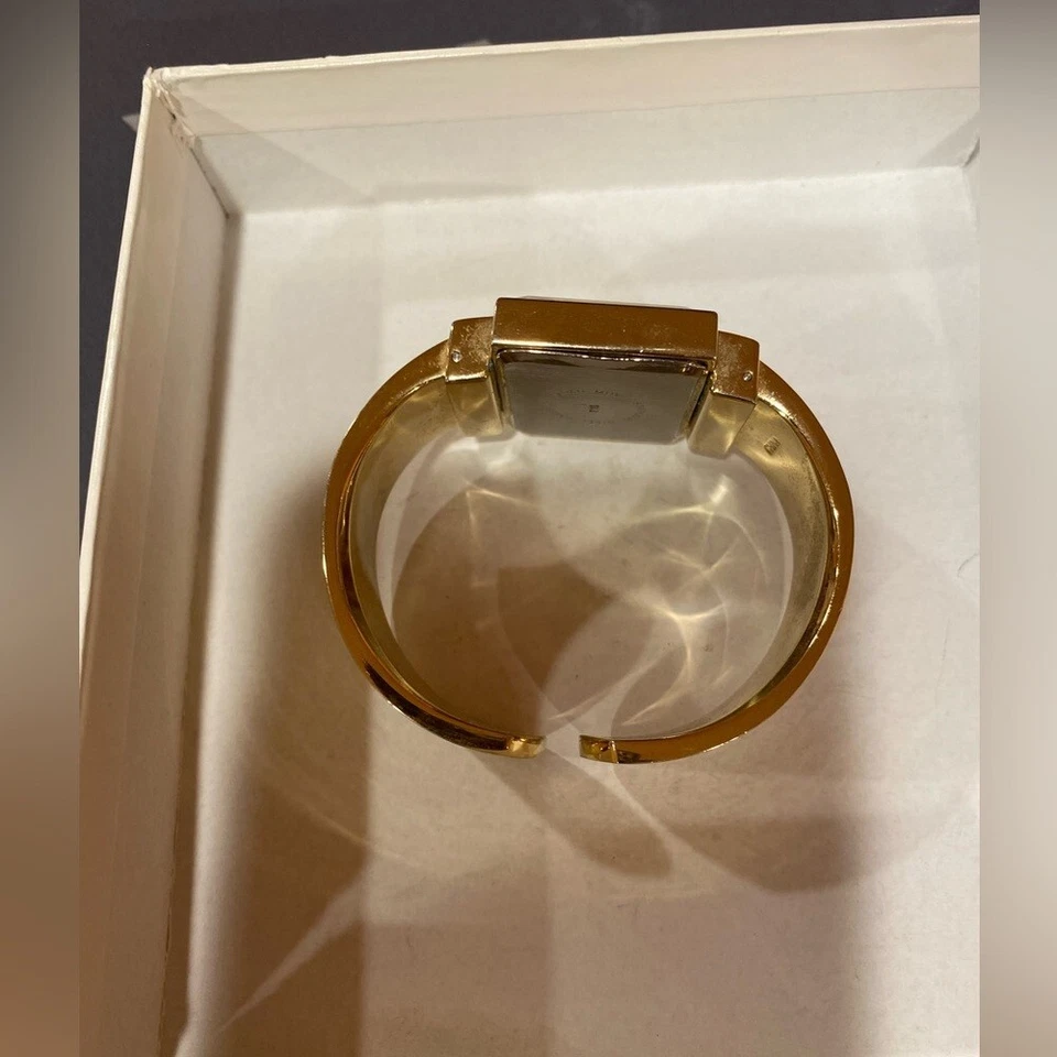 Reloj de pulsera Bongo para mujer, tono dorado Foto 3 de 4