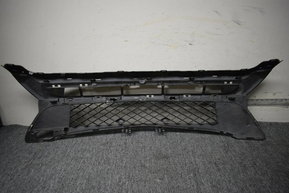 Mercedes Benz GLK250 2013-2015 parrilla central inferior OEM de fábrica Foto 4 de 4