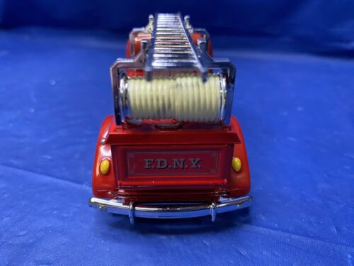 Golden Wheel Diecast 1940 Ford Red FDNY Fire Pickup Truck 1:34 - Picture 6 of 16