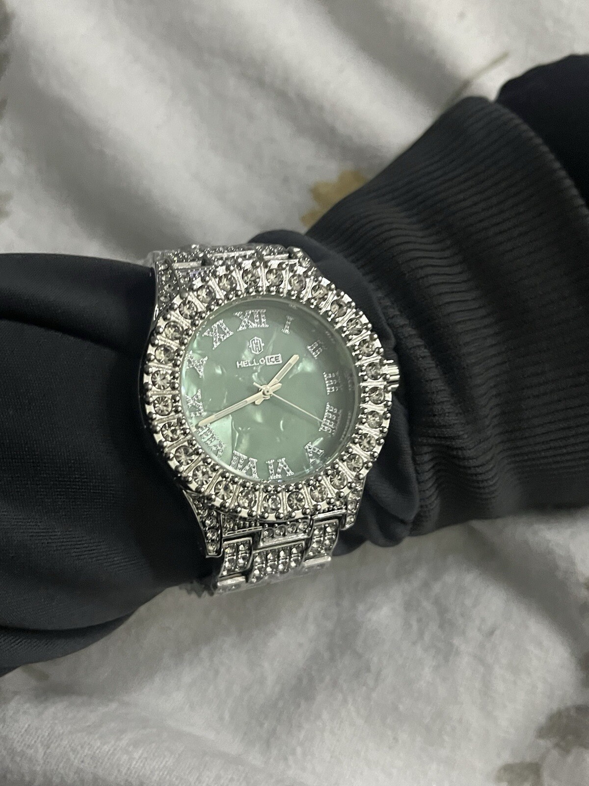 Reloj Hombre Pool Cara Azul Números Romanos Helados Corte Redondo en Oro Blanco