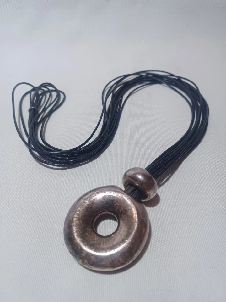 Collar colgante modernista Simon Sebbag de plata de ley .925 con hebras de cuero Foto 4 de 4