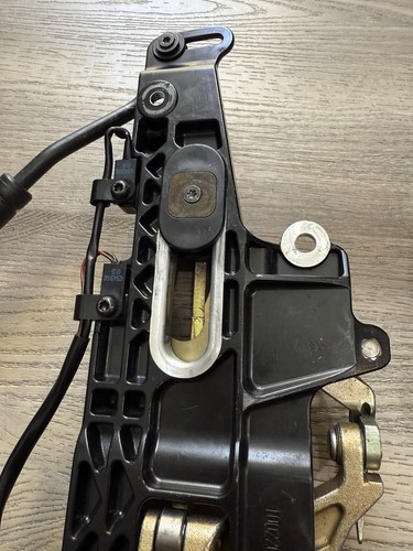 2000-2006 BMW E46 325Ci 330Ci 328Ci Convertible Soft Top Locking Latches L&R - Picture 9 of 9