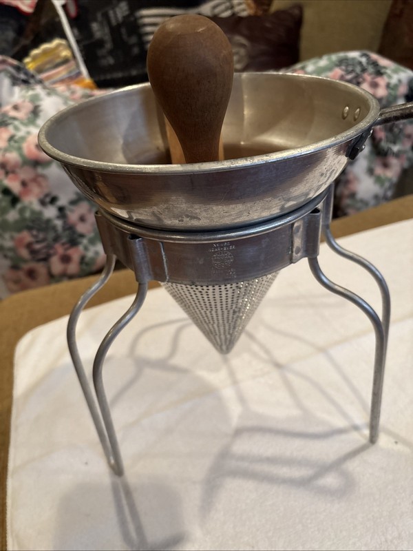 WEAR-EVER Vintage No. 8 Aluminum ROTARY COLANDER w/ Wood Pestle Sieve Strainer