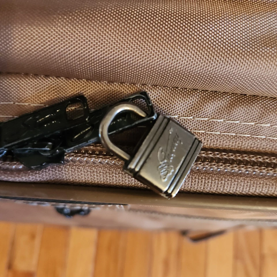 Maleta expandible vintage Le Pointe by Skyway 26" lados suaves  Foto 3 de 4