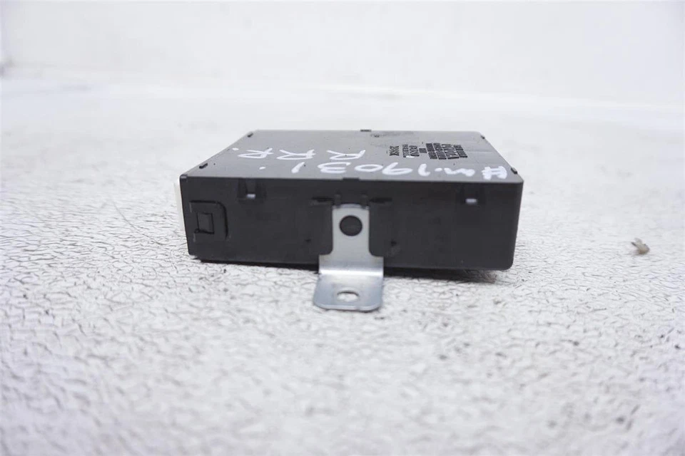 Сетевой блок мультиплекс для заднего пассажира Lexus Gs400 1998 1999 2000 годов выпуска 89224-30010 - Изображение 4 из 4