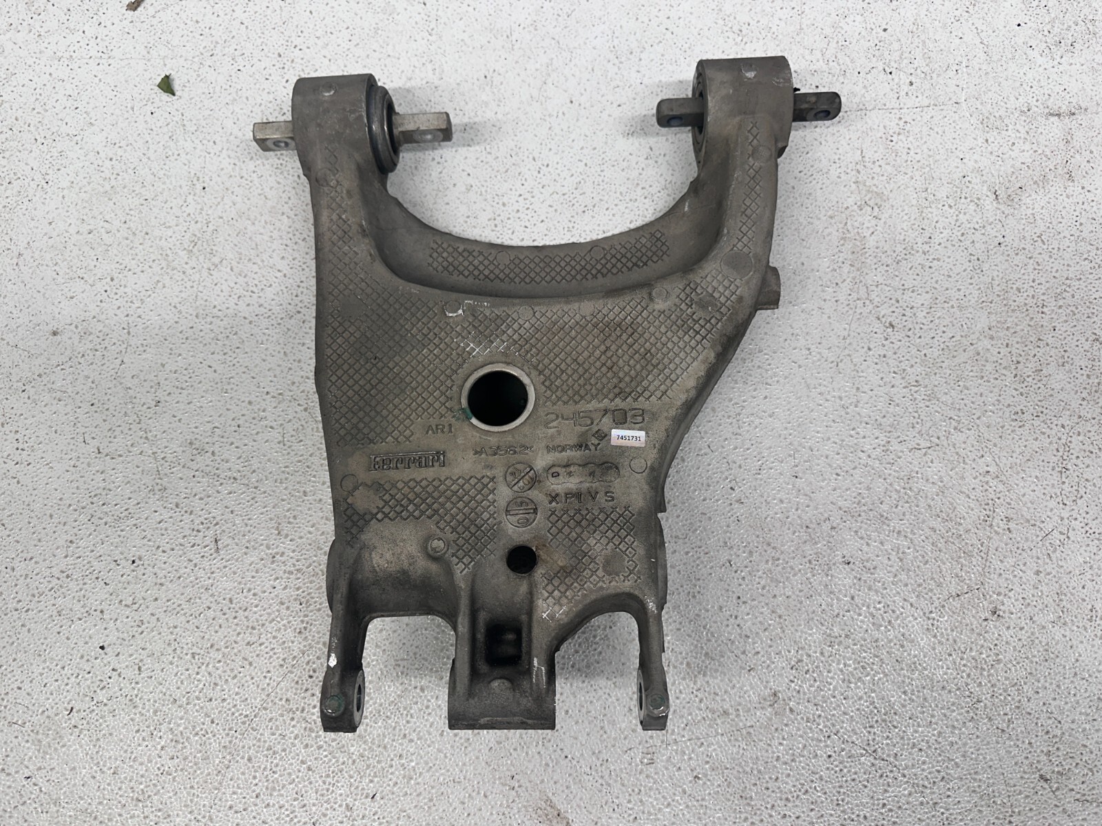 Rear Right Left Lower Control Arm 245703 245702 Ferrari California T 2015-2018