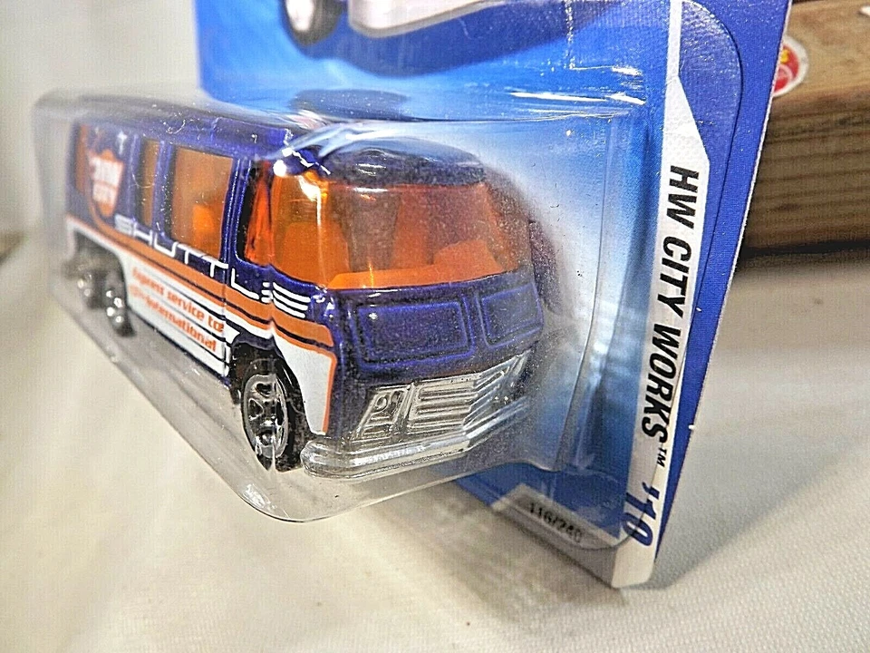 2010 Hot Wheels #116 HW City Works 8/10 GMC MOTORHOME Blue w/Chrome 5 Sp Variant - Image 4 of 4