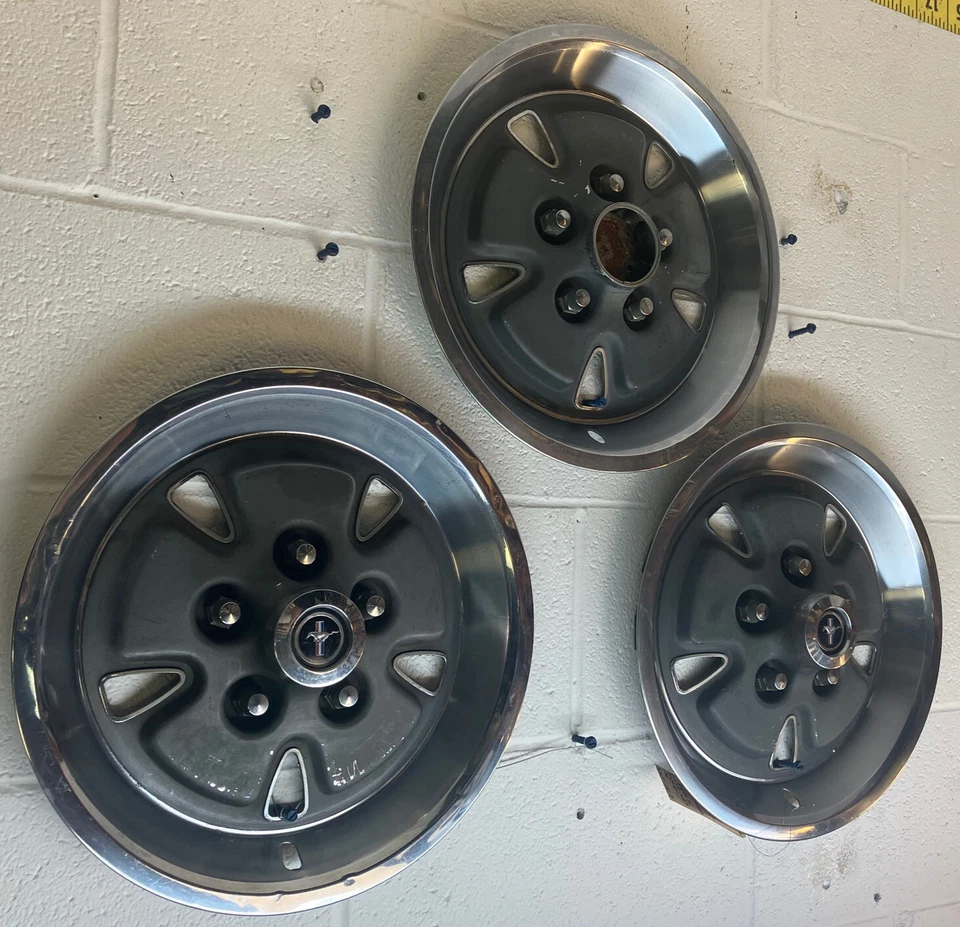 Juego de 3 tapacubos Mopar 14" D0WY-1130 1970 Ford Mustang/Mercury Cougar (5144) OEM Foto 3 de 4